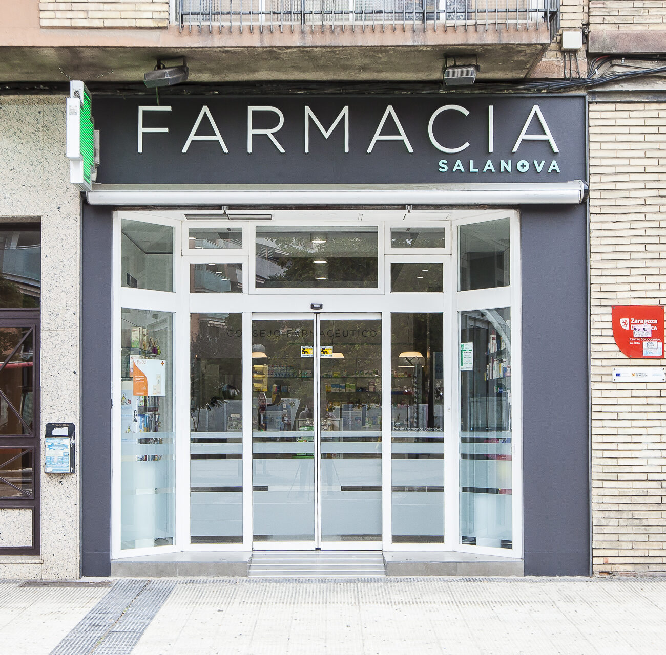 Proyecto de arquitectura contract | Farmacia Salanova 1