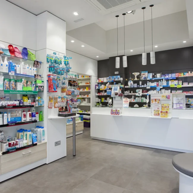 Interiorismo en comercios - Farmacia en Zaragoza 3