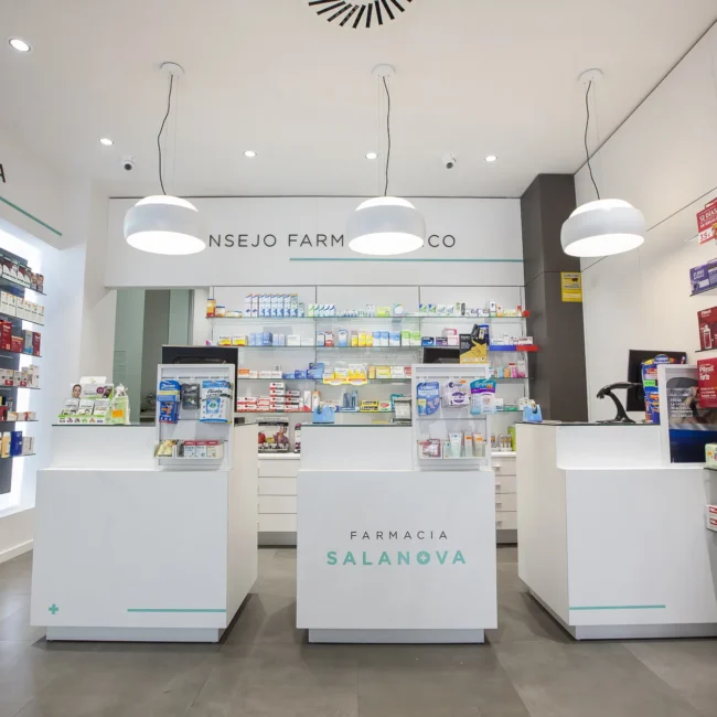 Interiorismo en comercios - Farmacia en Salanova 3