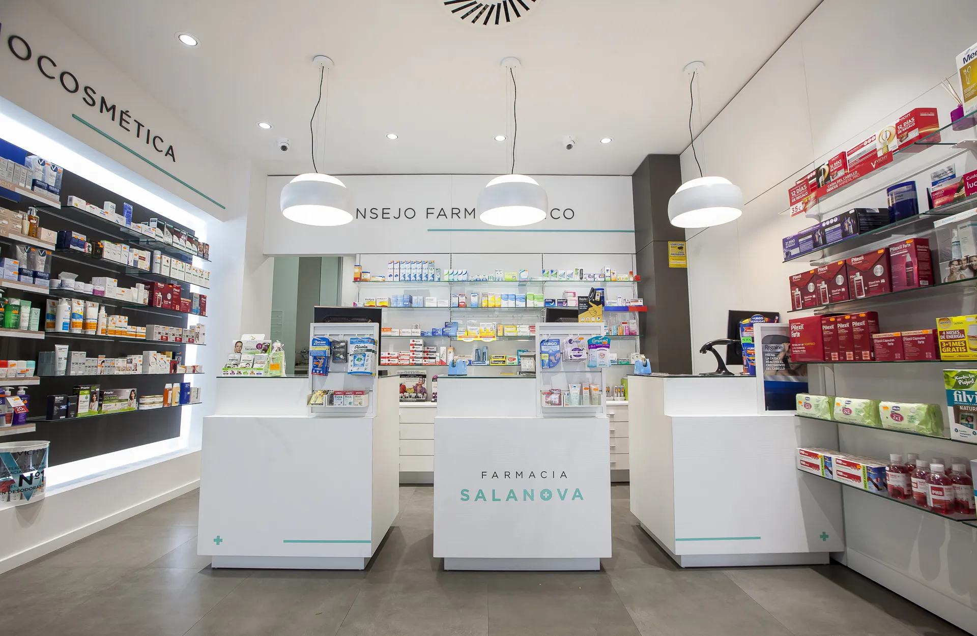 Interiorismo en comercios - Farmacia en Salanova 3