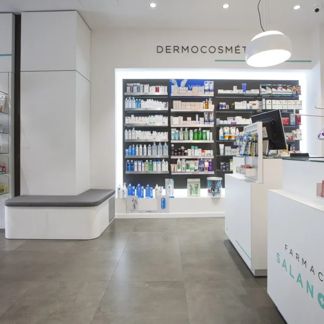 Interiorismo en comercios - Farmacia en Salanova 4