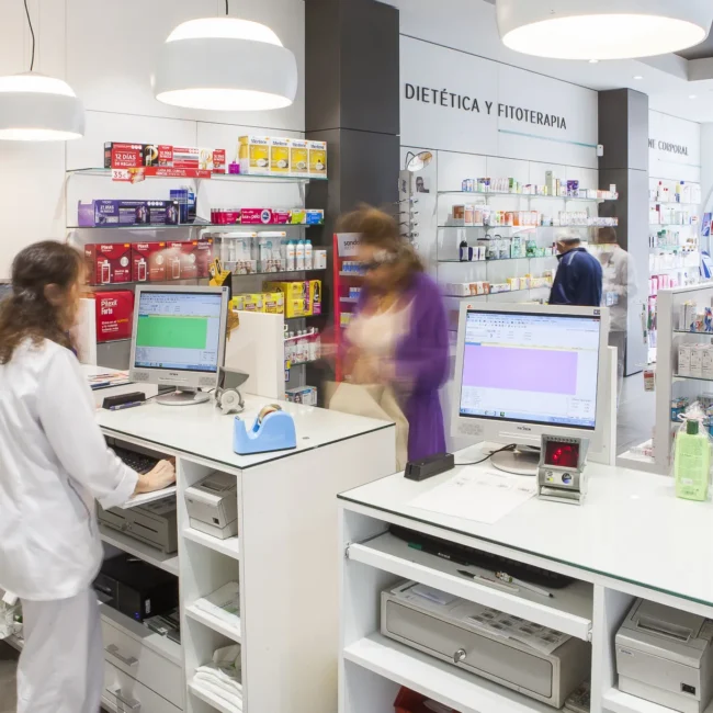 Interiorismo en comercios - Farmacia en Salanova 5