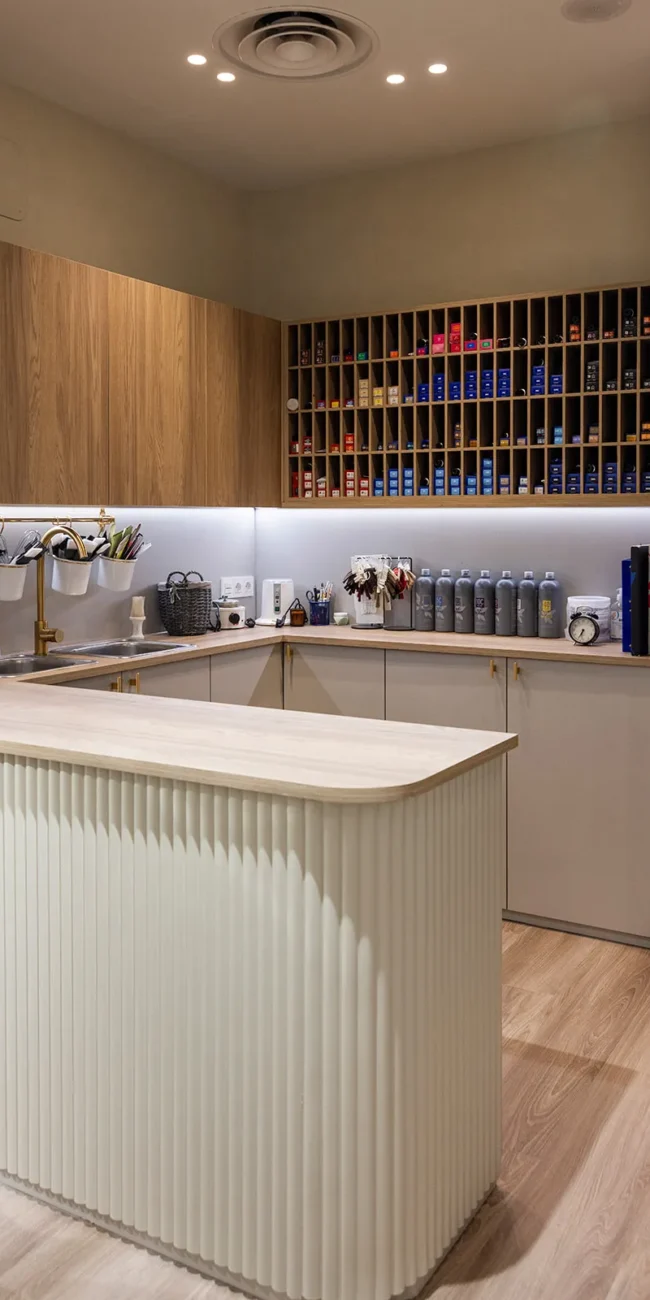 Interiorismo en comercios - Peluquería Laia Coiffeur 10
