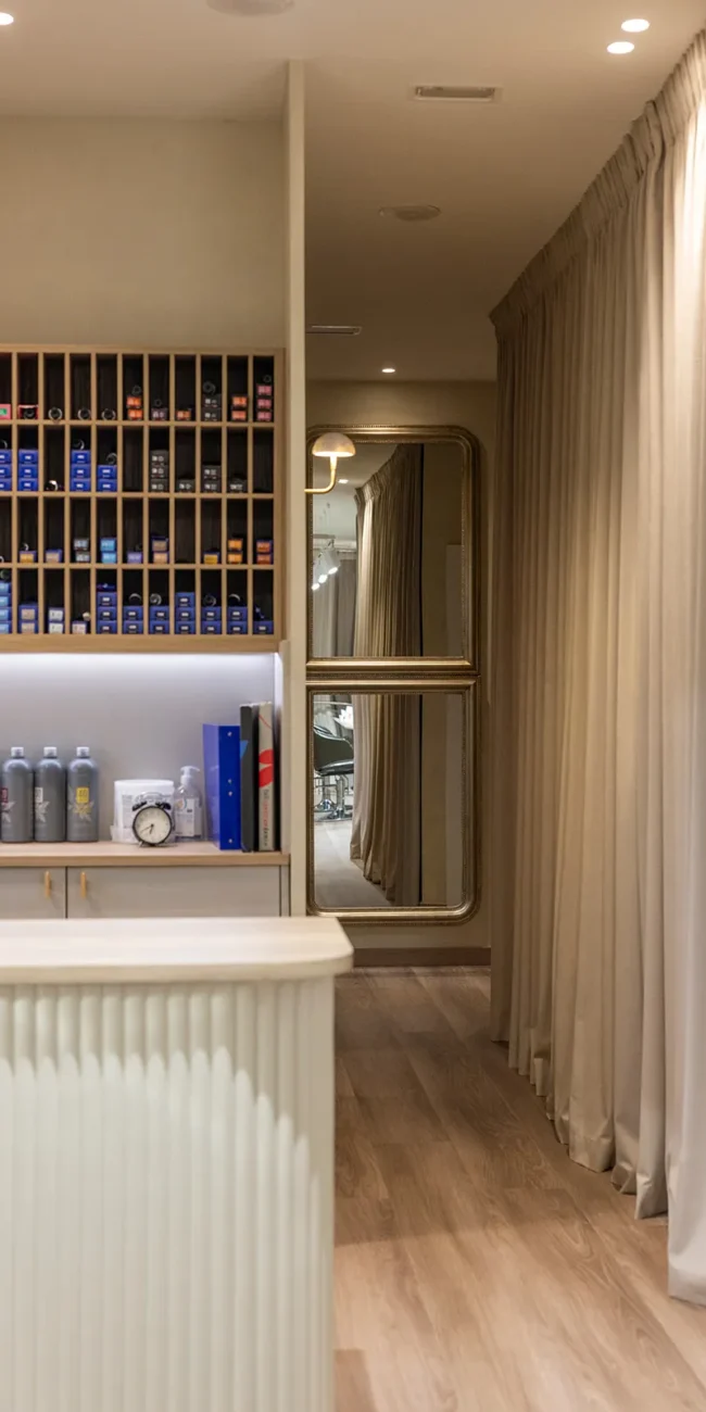 Interiorismo en comercios - Peluquería Laia Coiffeur 11