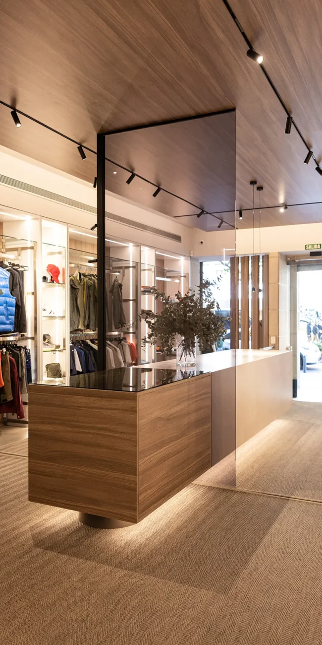 Interiorismo en comercios - Reija Hombre 7