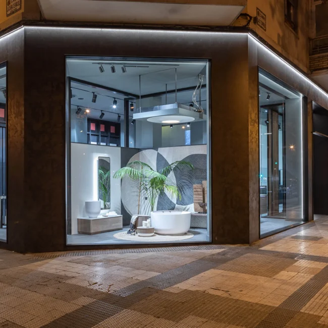 Interiorismo en comercios - Showroom Bagil 3