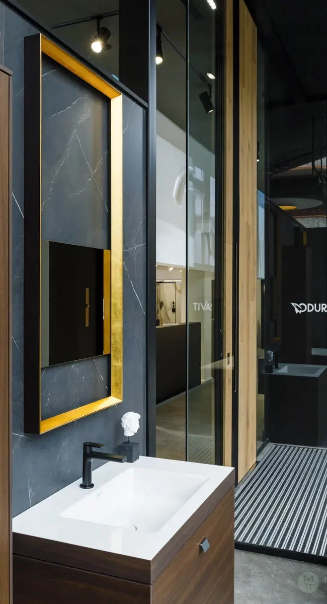 Interiorismo en comercios - Showroom Bagil 10