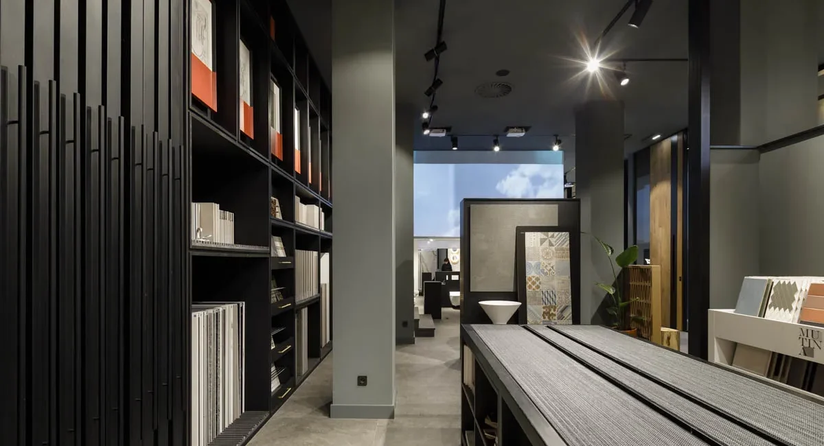 Interiorismo en comercios - Showroom Bagil 12